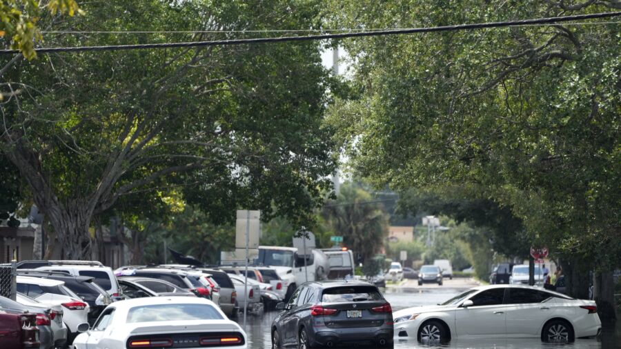 DeSantis Seeks Federal Aid for Fort Lauderdale Flood Victims | NTD