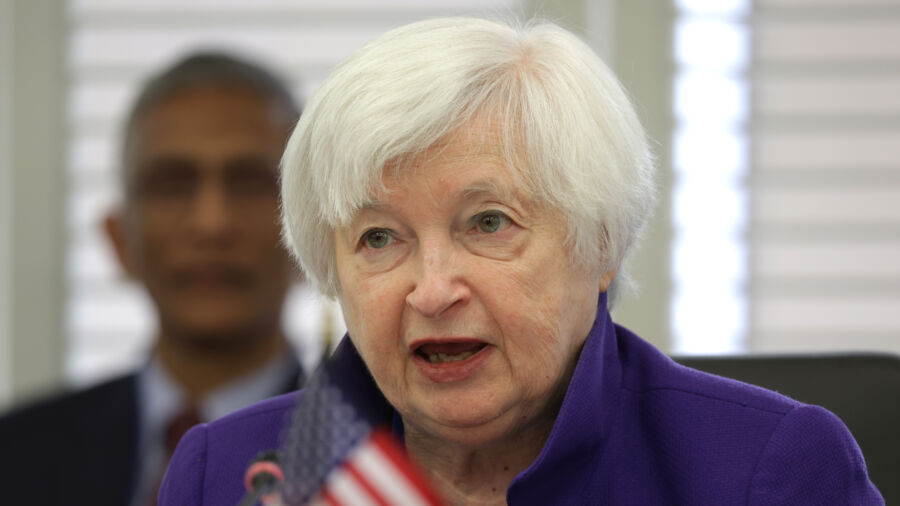 Yellen Says US Banks May Tighten Lending and Negate Need for More Rate Hikes