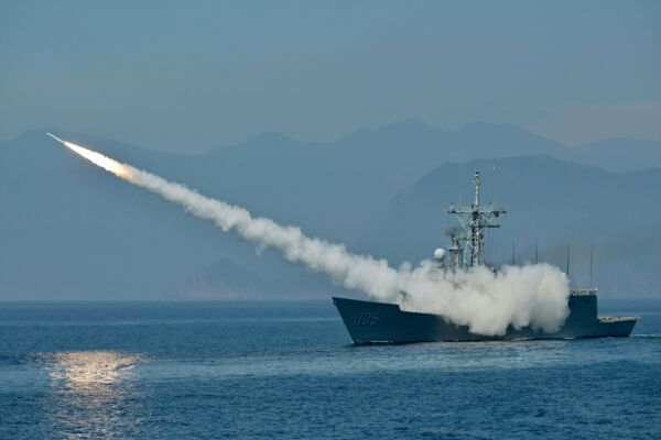 Taiwan Simulates Chinese Invasion in War Games