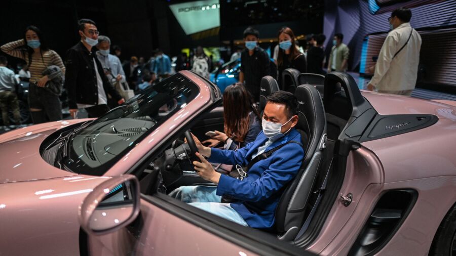 Porsche Sees Q1 Sales Record Boosted by China Market