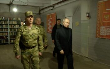 Putin Visits Russian-Controlled Ukraine to Discuss War With Senior General