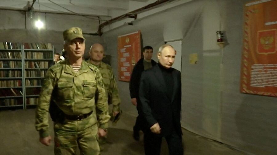 Putin Visits Russian-Controlled Ukraine to Discuss War With Senior General