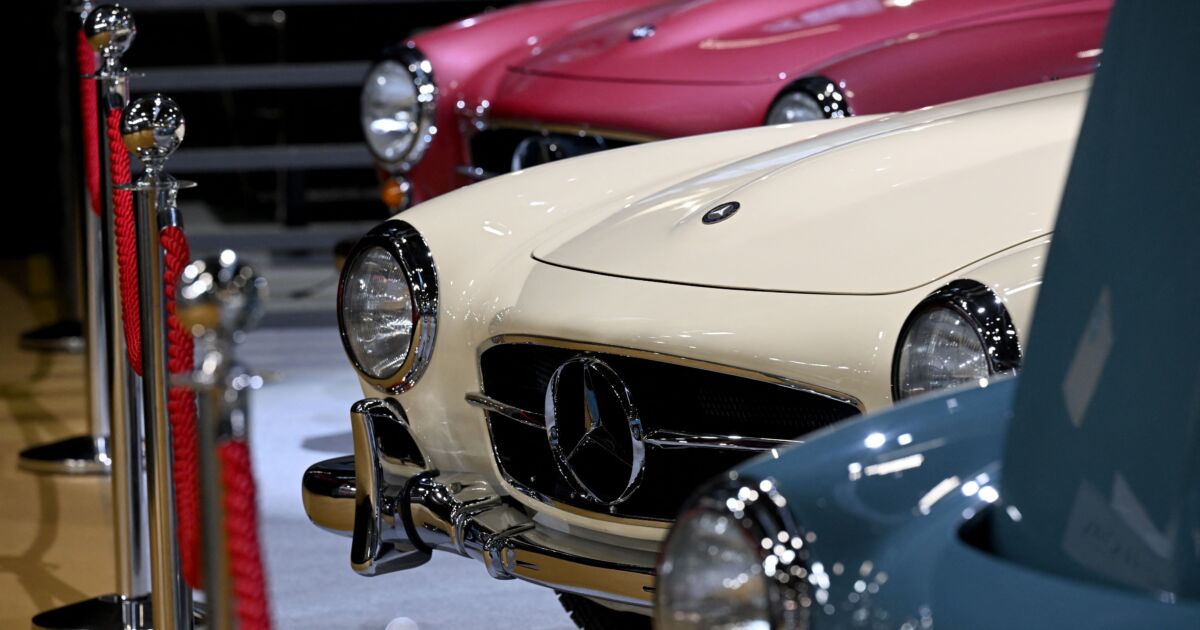 Classic Cars Roaring Into Investment Funds | NTD