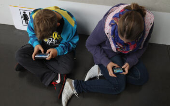 Consider Smartphone Ban for Children, MPs Say