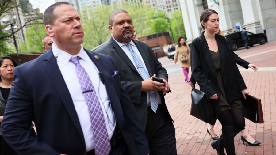 Appeals Court Grants Bragg's Request to Temporarily Freeze House Subpeona For Pomerantz