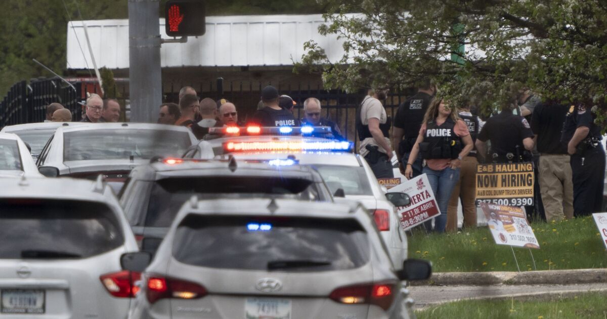 Suspect Killed, 2 Indianapolis Officers Shot in Gun Battle NTD