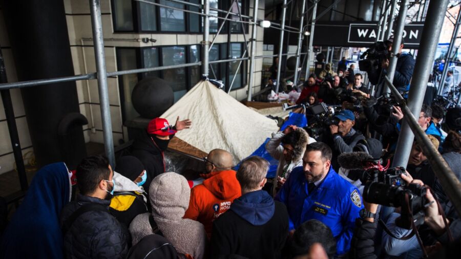 NY's 'Sanctuary City' and 'Right-to-Shelter' Polices Clashing as Numbers Rocket: Expert