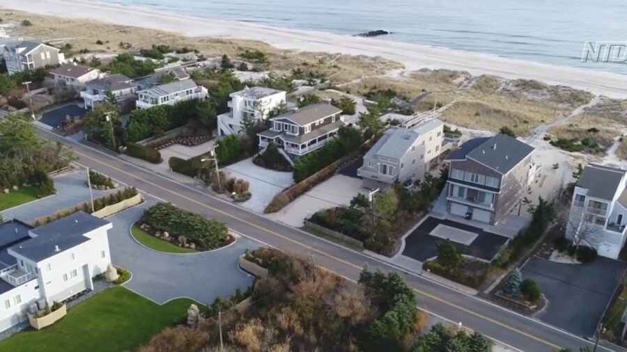 Bill to Ban China From Buying U.S. Land, Property