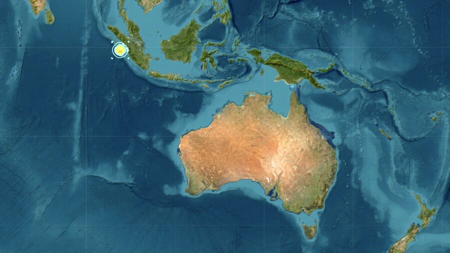 Indonesia Hit By Magnitude 7.3 Earthquake, Tsunami Warning Lifted | NTD