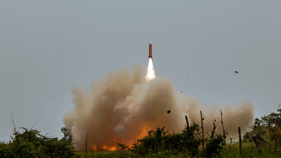 Philippines, US Troops Fire Missiles in Joint Drill
