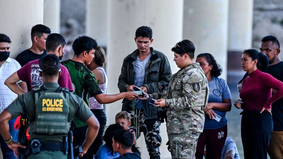 Chinese Mother Risked Life Crossing the US–Mexico Border
