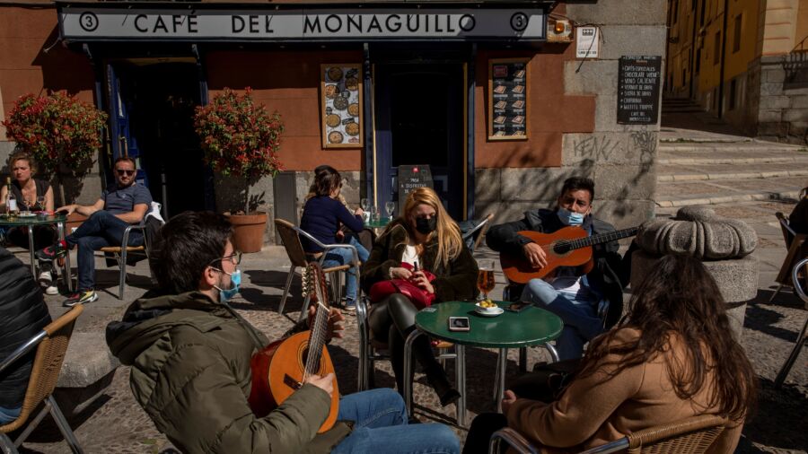 Father Son Duo Make Classical Spanish Guitars