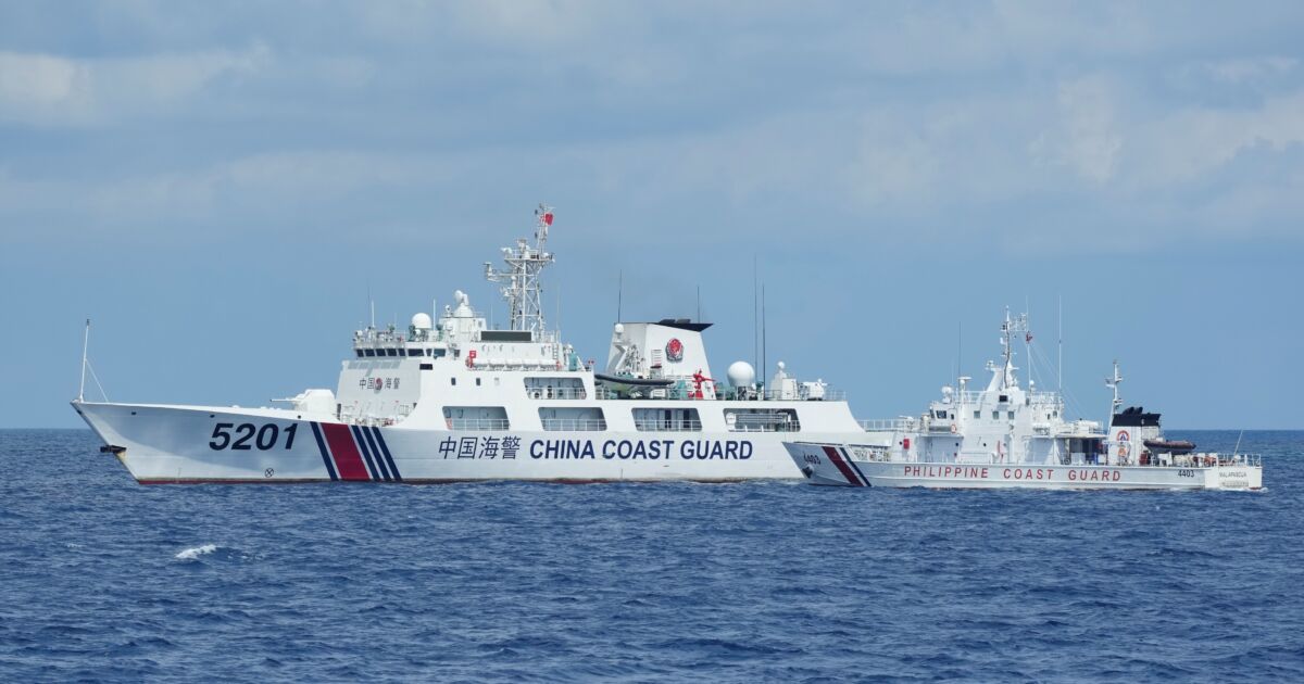 US Urges China to Stop Harassing Philippine Vessels in Disputed Sea | NTD