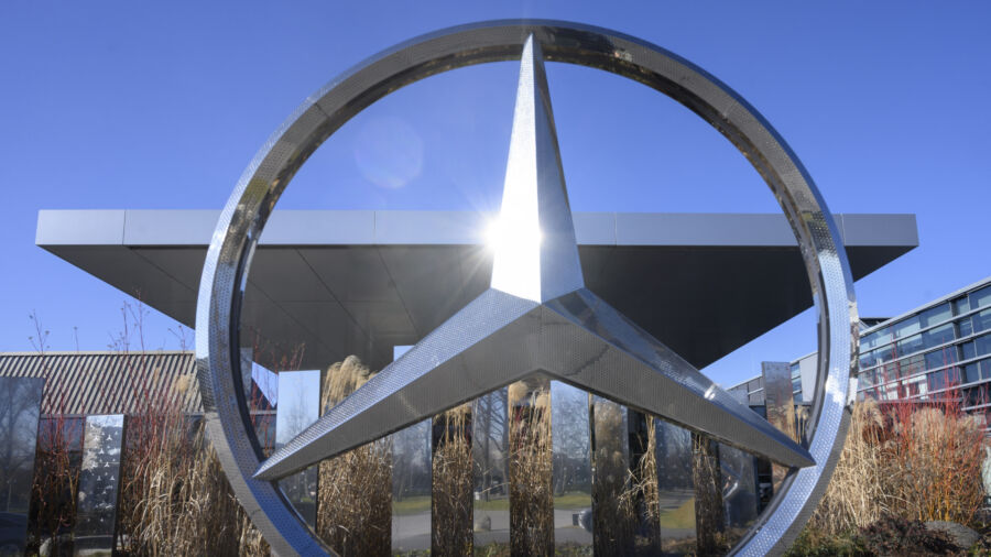 Mercedes Benz to Recall 116,020 Vehicles, US Regulator Says