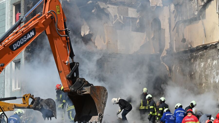 Ukraine: 25 Killed in Major Russian Airstrike