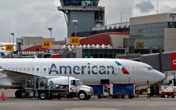 American Airlines Pilots Vote ‘Overwhelmingly’ to Authorize Strike