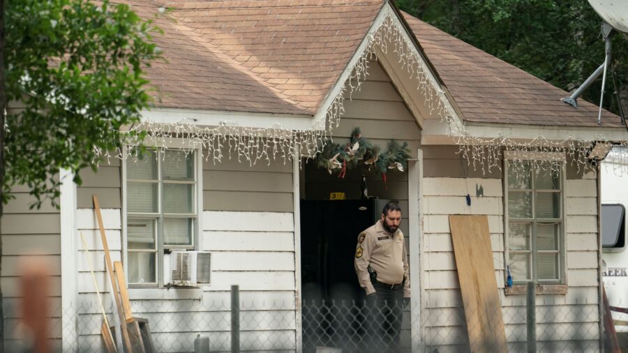 Authorities Asking for Tips on Texas Suspect Accused of Killing 5