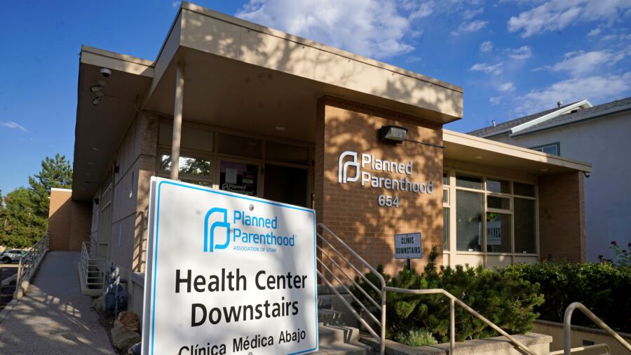 Judge Blocks Utah Law Banning New Licenses for Abortion Clinics