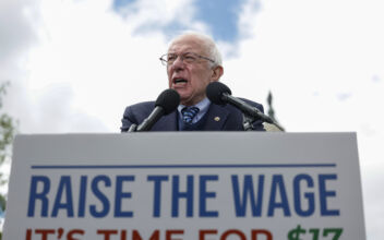 Sanders Proposes New Minimum Wage Plan
