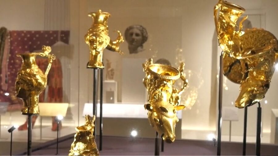 UK Museum Exhibit Explores Luxury and Power