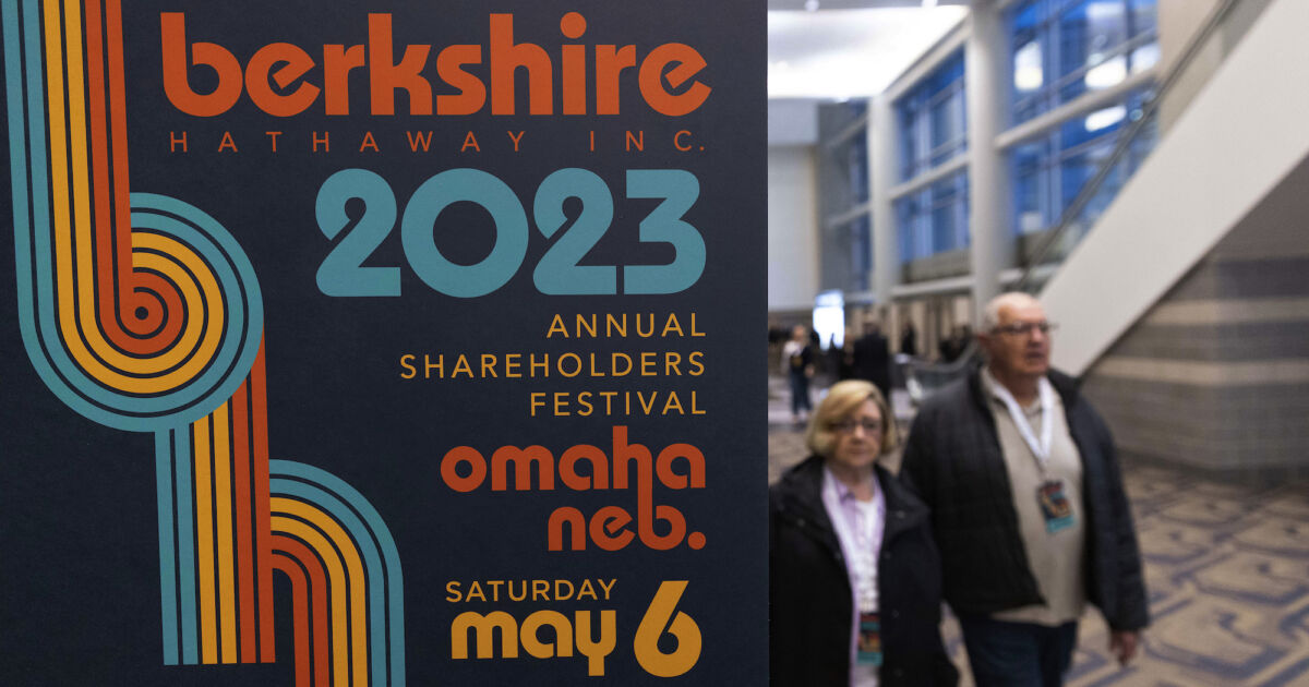 Berkshire Hathaway Annual Meeting Buffett Bullish on America Despite