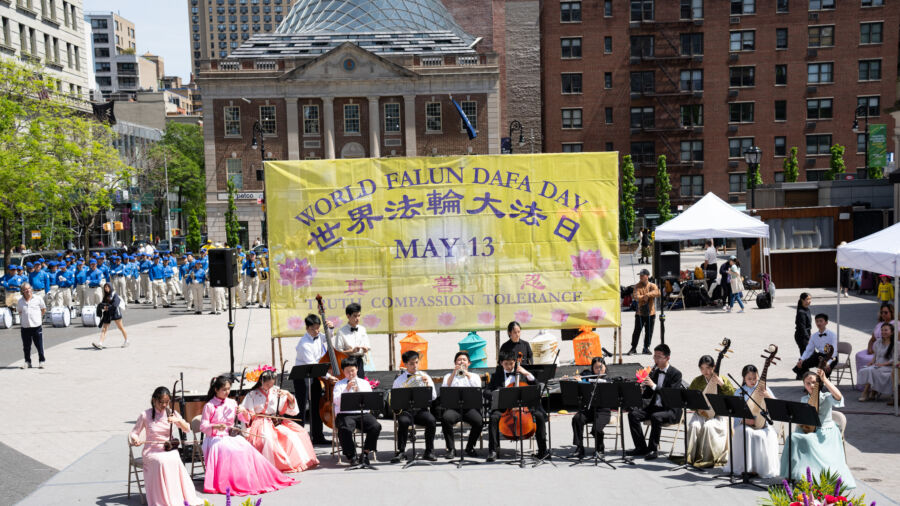 New Yorkers Celebrate World Falun Dafa Day, Sharing Joy and Beauty of the Practice