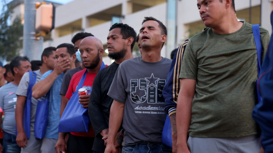 Migrants Gathering in Mexico as Title 42 Ends