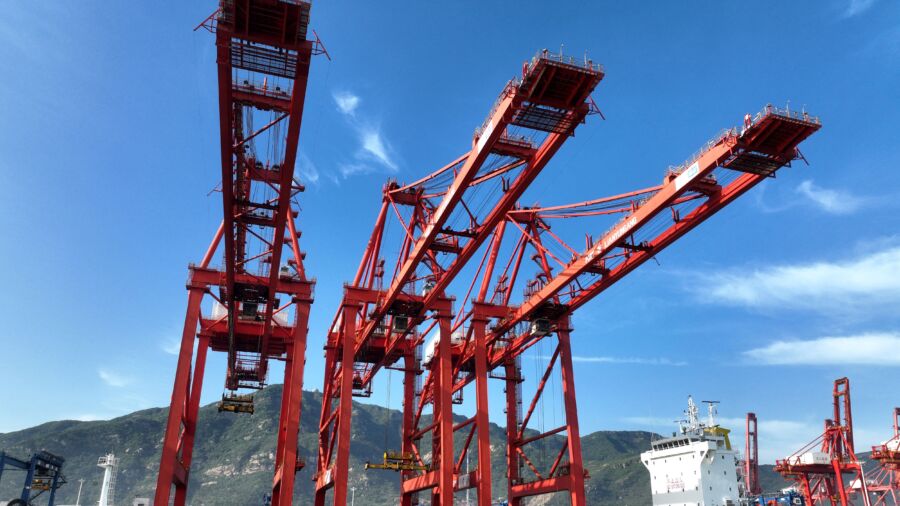 China’s Economy Relies on 'Corruption, Graft, Coercion': Foreign Policy Expert