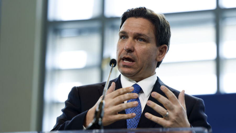 Gov. DeSantis Delivers Keynote Speech at Fund-Raising Event in Sioux Center, Iowa