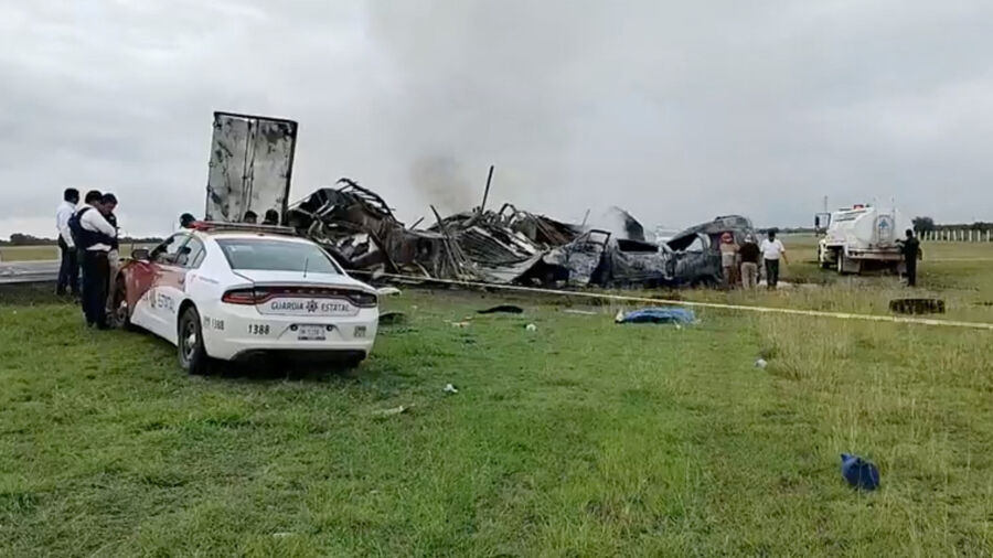 26 People Die in Fiery Crash of Freight Truck and Passenger Van in Northern Mexico