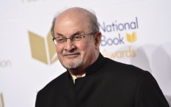 Salman Rushdie Warns Free Expression Under Threat in Rare Public Address After Attack