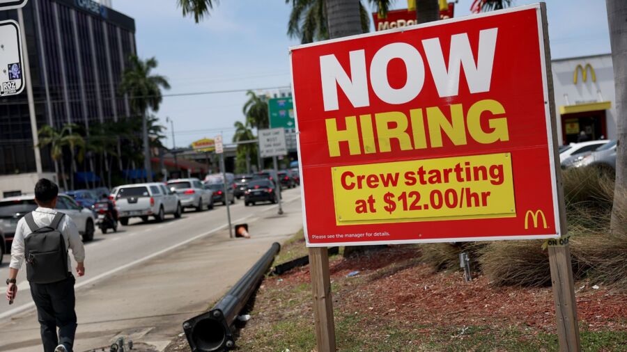 US Labor Market Remains Resilient as Economy Adds 339,000 New Jobs