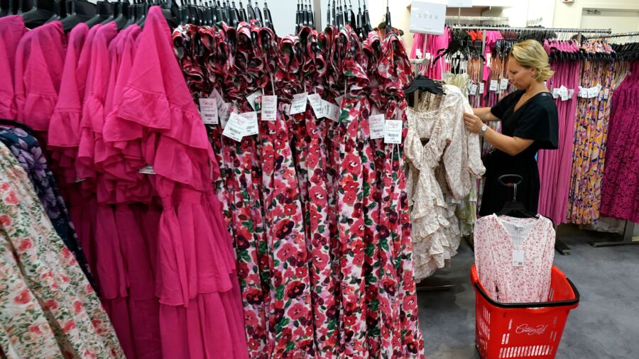 ‘Seeing Cracks’ in Retail: S&P Global Ratings