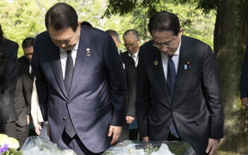 Japan, South Korea Leaders Pray at Memorial for Korean Atomic Bomb Victims in Hiroshima