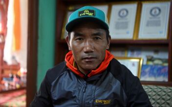 Nepali Sherpa Scales Everest for 28th Time as Death Toll Rises to 11