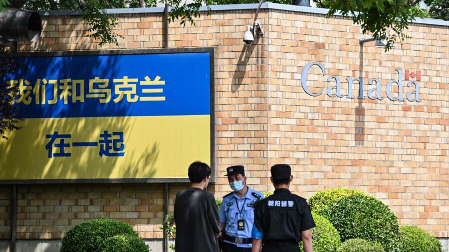 China Bans ‘Propaganda’ Signs at Foreign Embassies, Expert Gives Analysis
