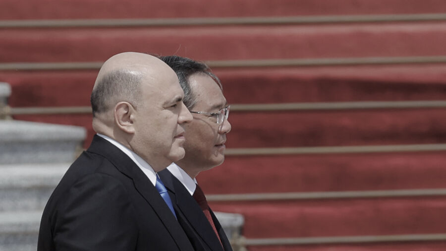 Russia, China Seal Economic Pacts Amid Western Criticism