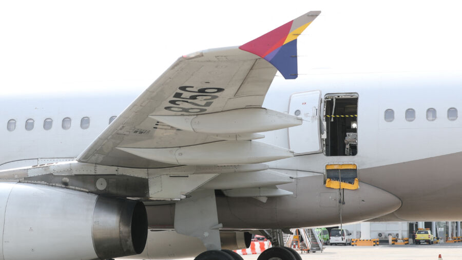 Man Who Opened Asiana Plane Door in Mid-Air Tells Police He Was ‘Uncomfortable’