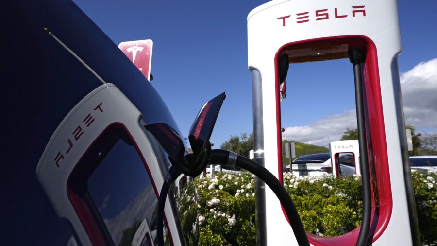 Ford Electric Vehicle Owners to Get Access to Tesla Supercharger Network Starting Next Spring
