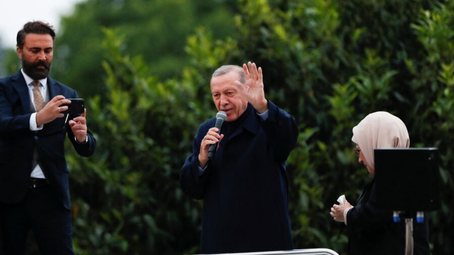 Turkey’s Erdogan Secures 5 More Years in Tight Presidential Election
