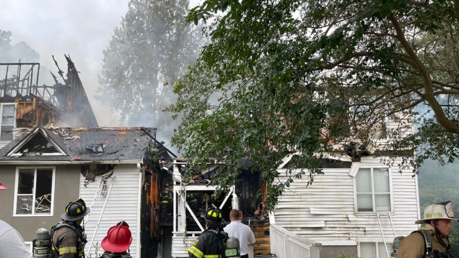 Firefighter Dies in South Carolina Apartment Blaze