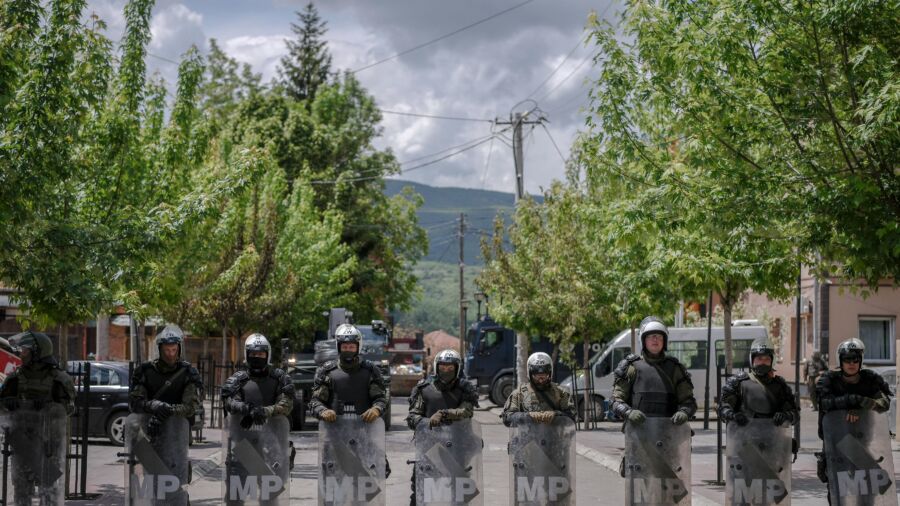 30 NATO Troops, 52 Protesters Hurt in Kosovo