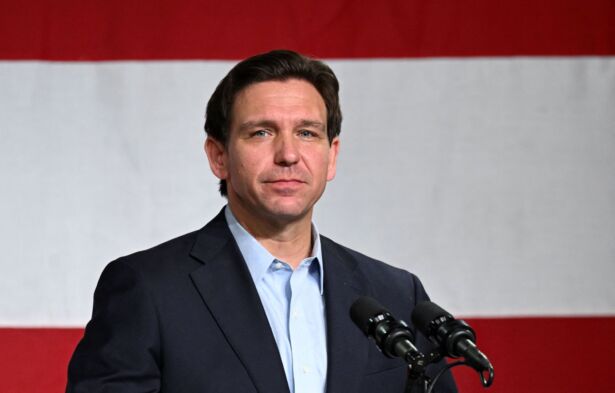 id922636-desantis-in-iowa