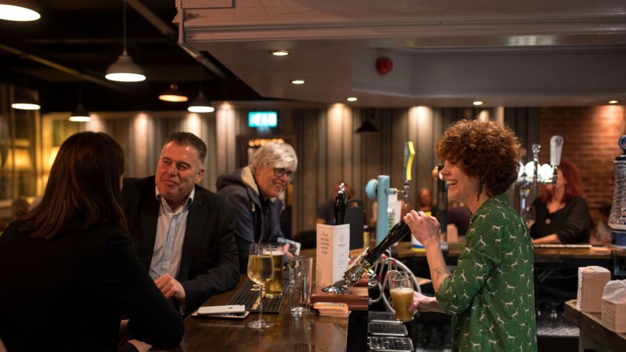British Communities Unite to Save Pubs From Closing Down