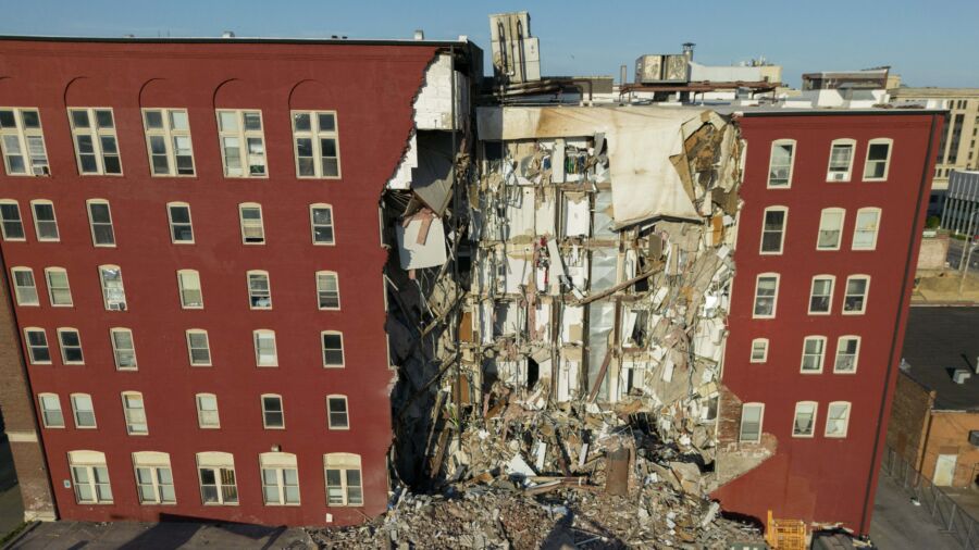 Rescuers at Site of Iowa Building Collapse Complete Search for Survivors, Move on to Recovery
