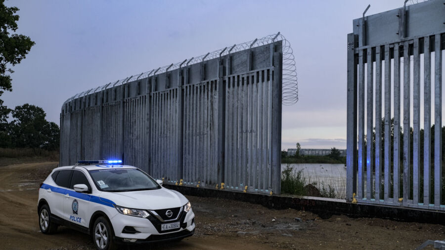 5 Greek Police Officers in Custody Pending Trial for Assisting Illegal Migrant Crossings