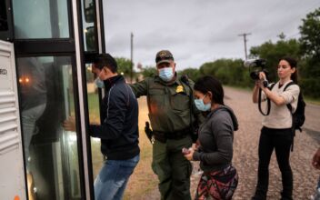 16 Illegal Immigrants Who Entered US Through Texas Flown to California