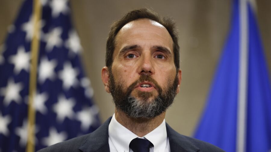 Special Counsel Jack Smith Briefs Press on Trump’s Indictment