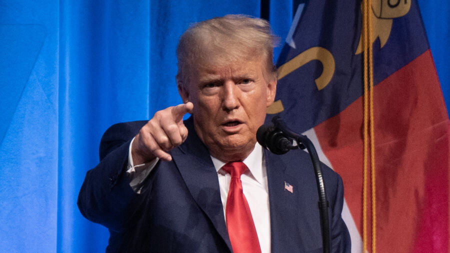 Trump Speaks to Florida Spanish Media Amid His Indictment