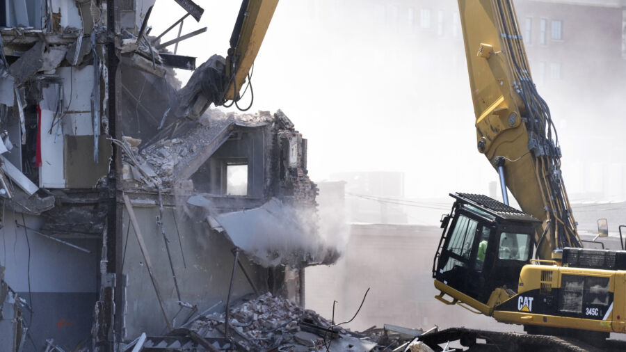 Crews Begin Demolishing Remains of Collapsed Iowa Building